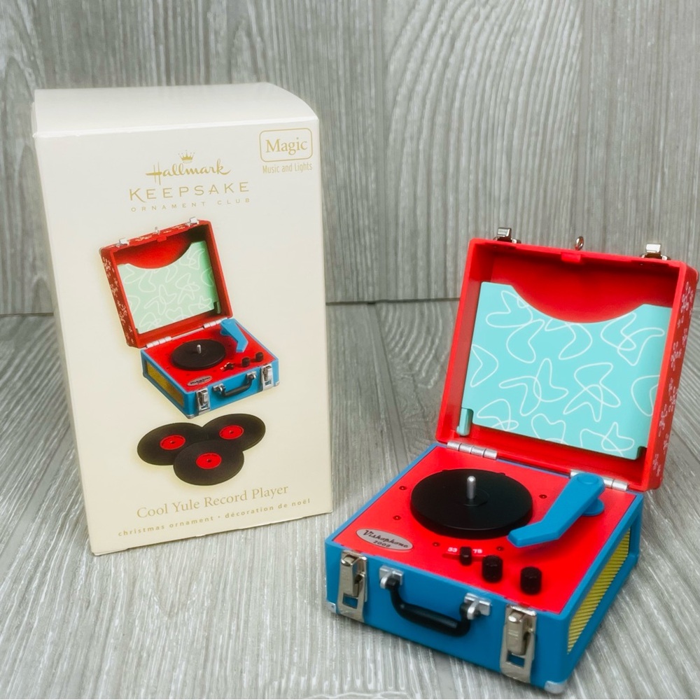 Vintage Hallmark cool yule record player Magic Music Light up Christmas ornament